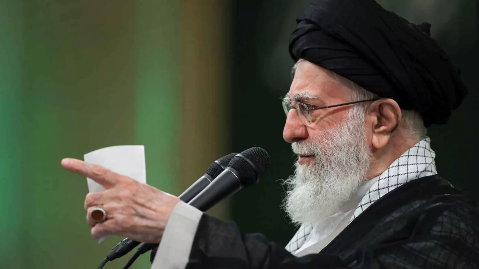 “İran’da Misilleme Senaryosu: ABD Saldırısı Sonrası Hamaney’in İki Seçeneği”