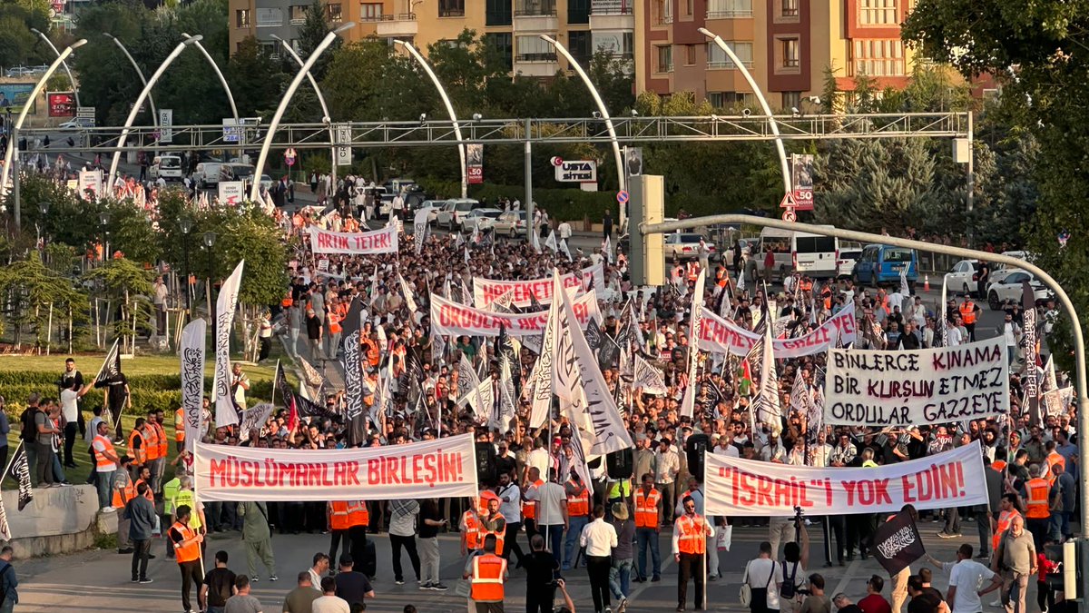 Gazze İçin Cumhurbaşkanına Çağrı AK Parti Merkez’e Yürüdüler